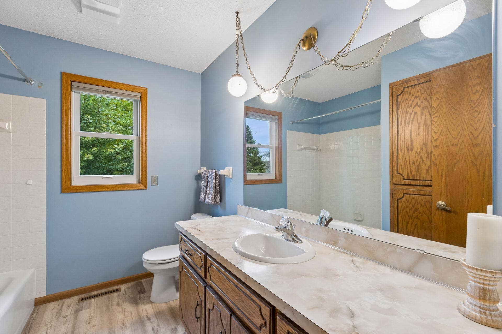9119 Nantwick Ridge, Brooklyn Park, MN 55443 Upper level full bathroom, new flooring