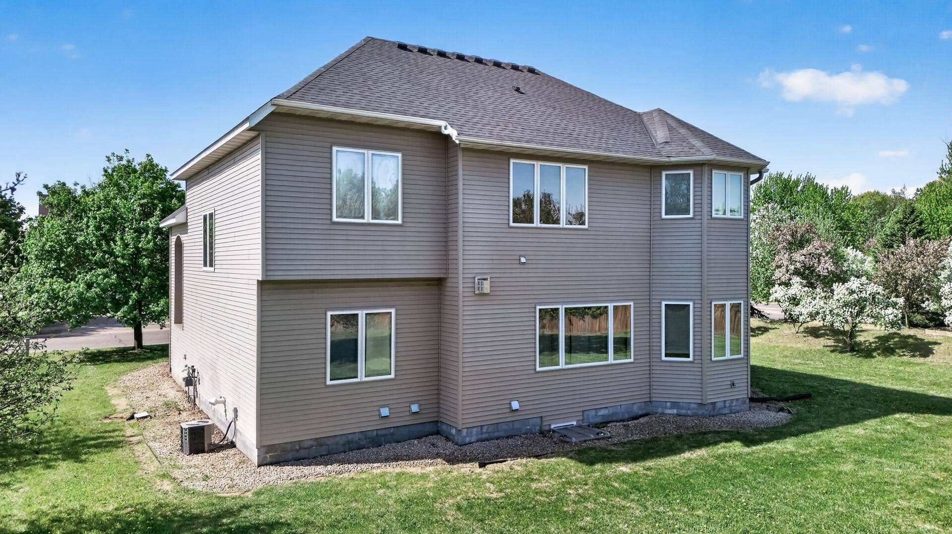 6206 106th Avenue N, Brooklyn Park, MN 55443 6206 106th Avenue N, Brooklyn Park, MN 55443