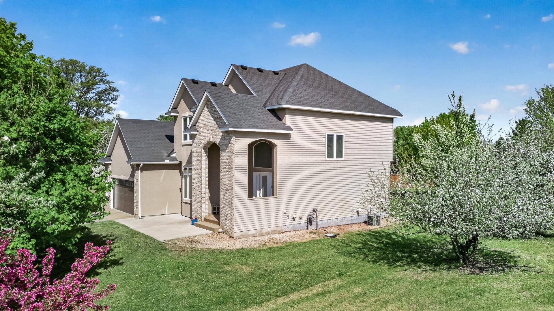 6206 106th Avenue N, Brooklyn Park, MN 55443 6206 106th Avenue N, Brooklyn Park, MN 55443
