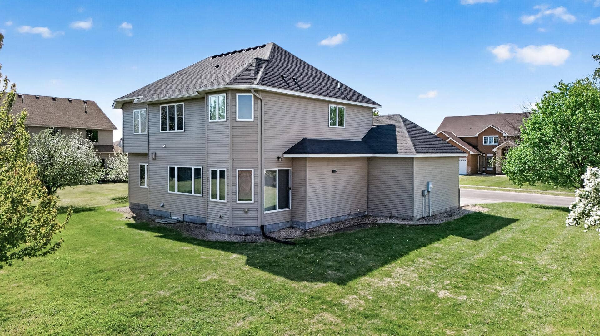 6206 106th Avenue N, Brooklyn Park, MN 55443 6206 106th Avenue N, Brooklyn Park, MN 55443