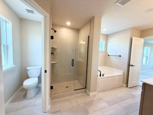 4633 Island Park Drive, Woodbury, MN 55129 Owner's Bath with Seperate Tub & Shower - 4633 Island Park Drive, Woodbury, MN 55129