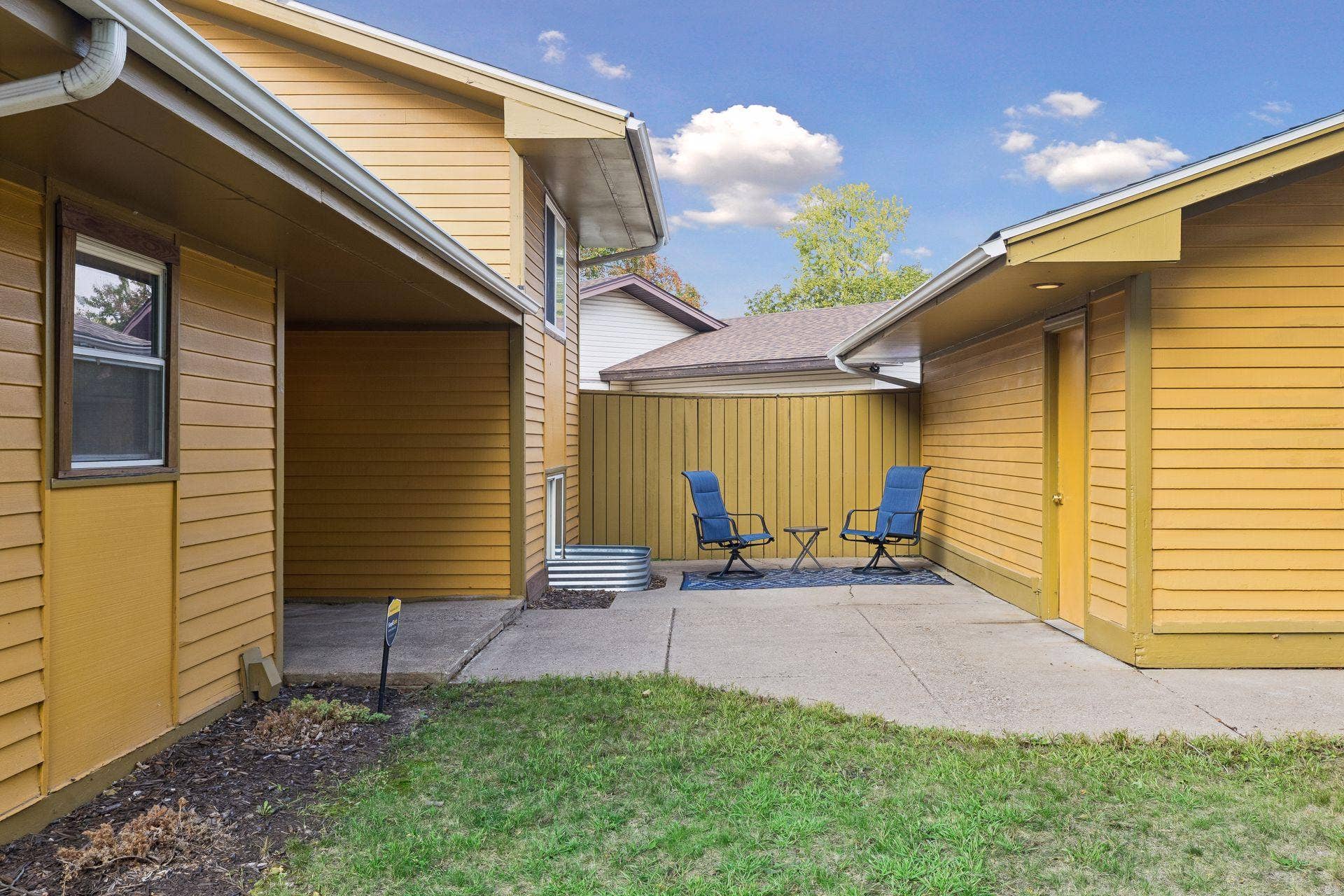 521 Central Avenue W, 101, Saint Paul, MN 55103