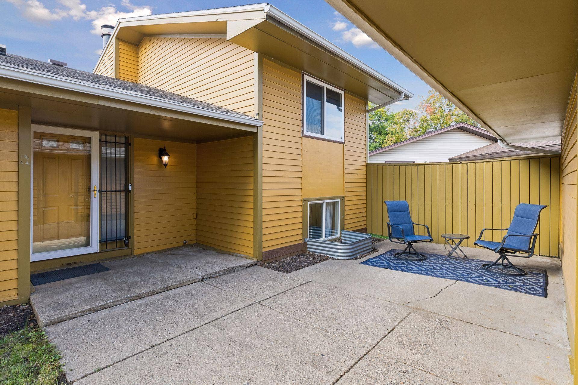 521 Central Avenue W, 101, Saint Paul, MN 55103