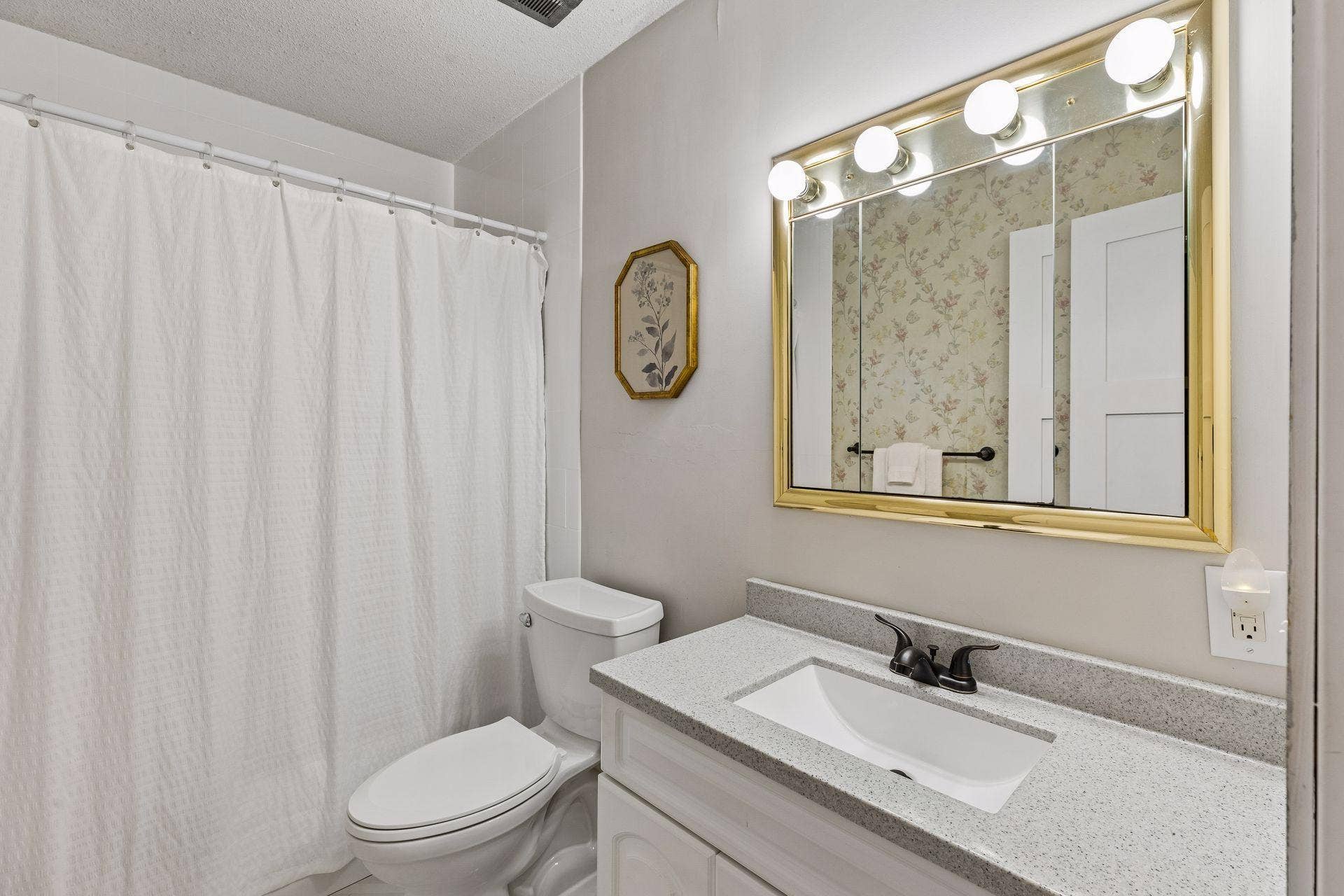 521 Central Avenue W, 101, Saint Paul, MN 55103