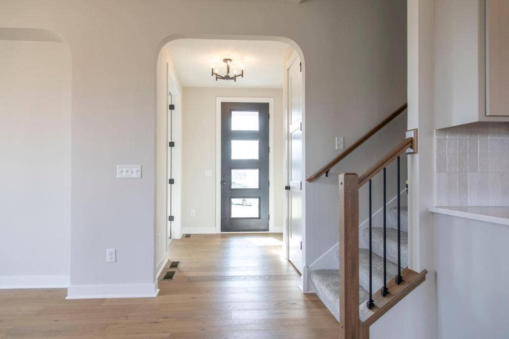 5910Foyer.jpeg