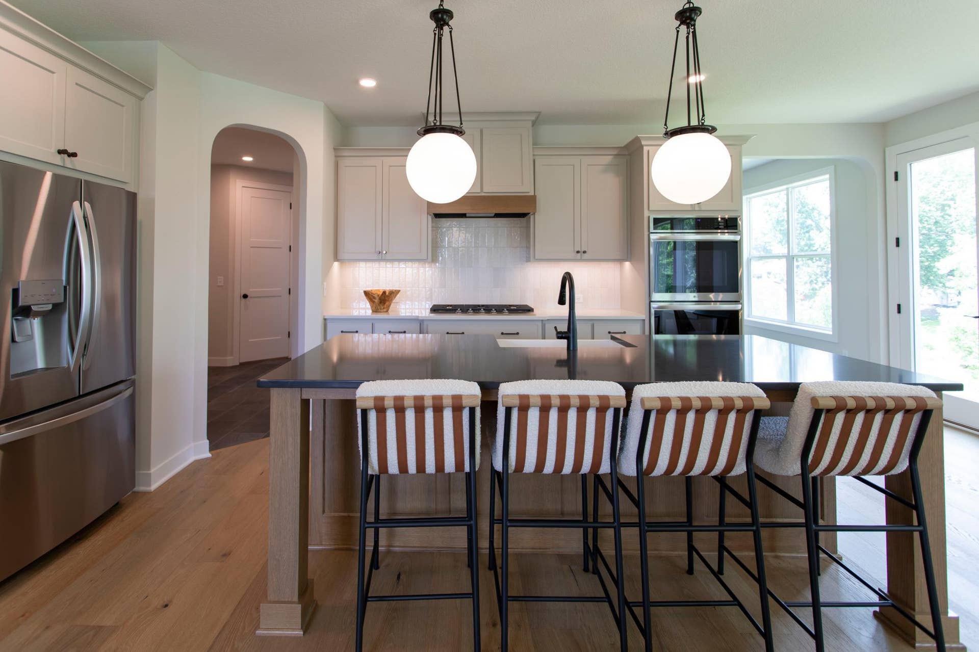 5910 Furnished main_4.jpg