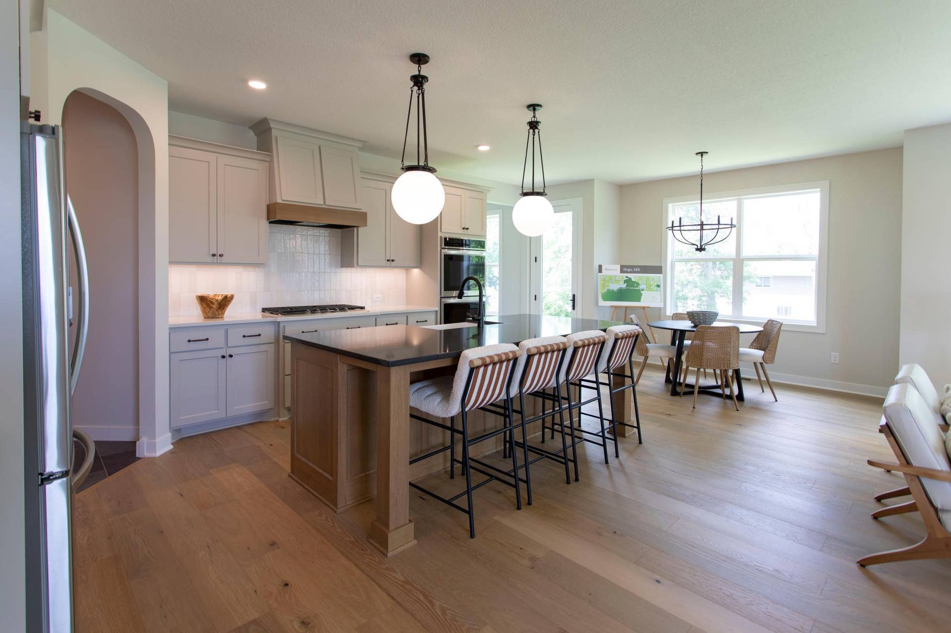 5910 Furnished main_3.jpg