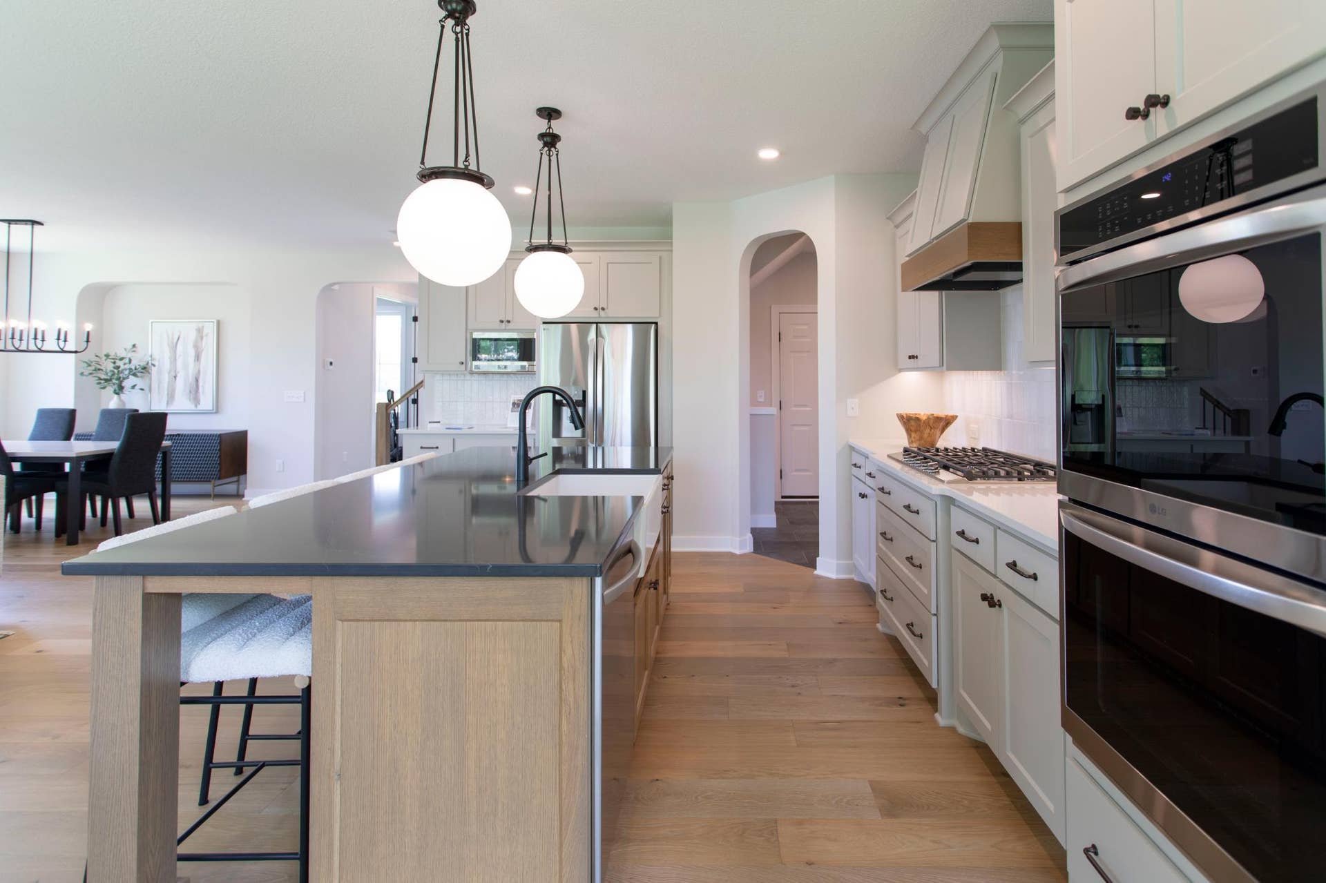 5910 Furnished main_6.jpg