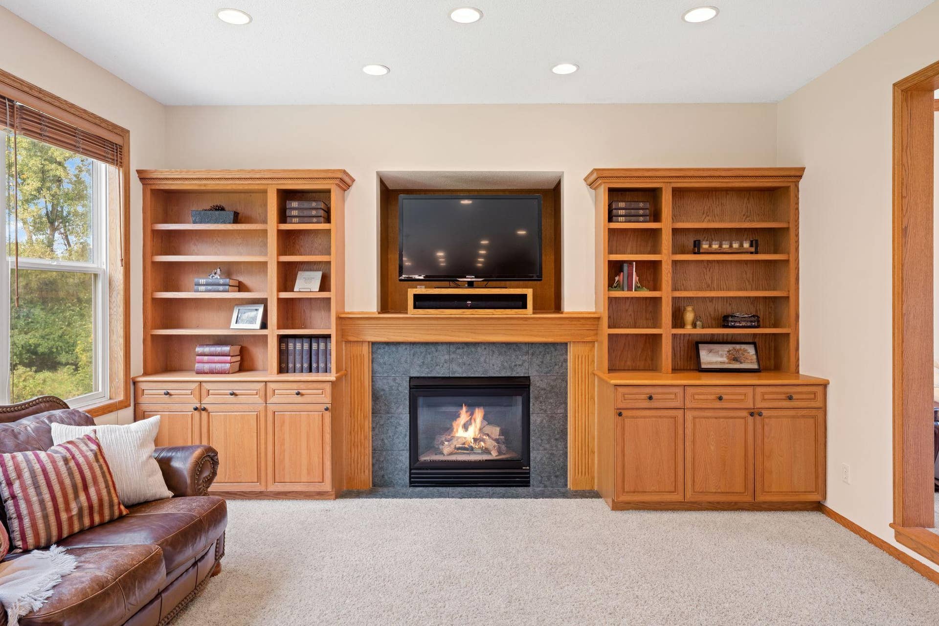 16381 Gunflint Trail, Lakeville, MN 55044 Gas fireplace and built-ins