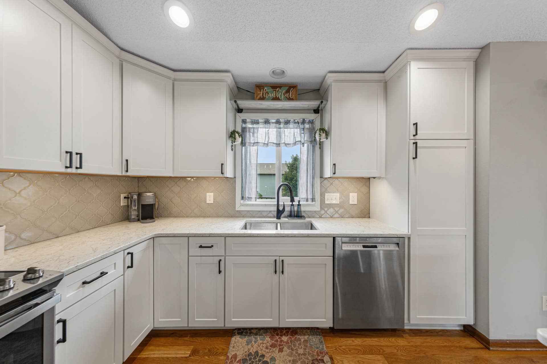 104 Kingsmill Court, Mankato, MN 56001 24 kitchen.jpg