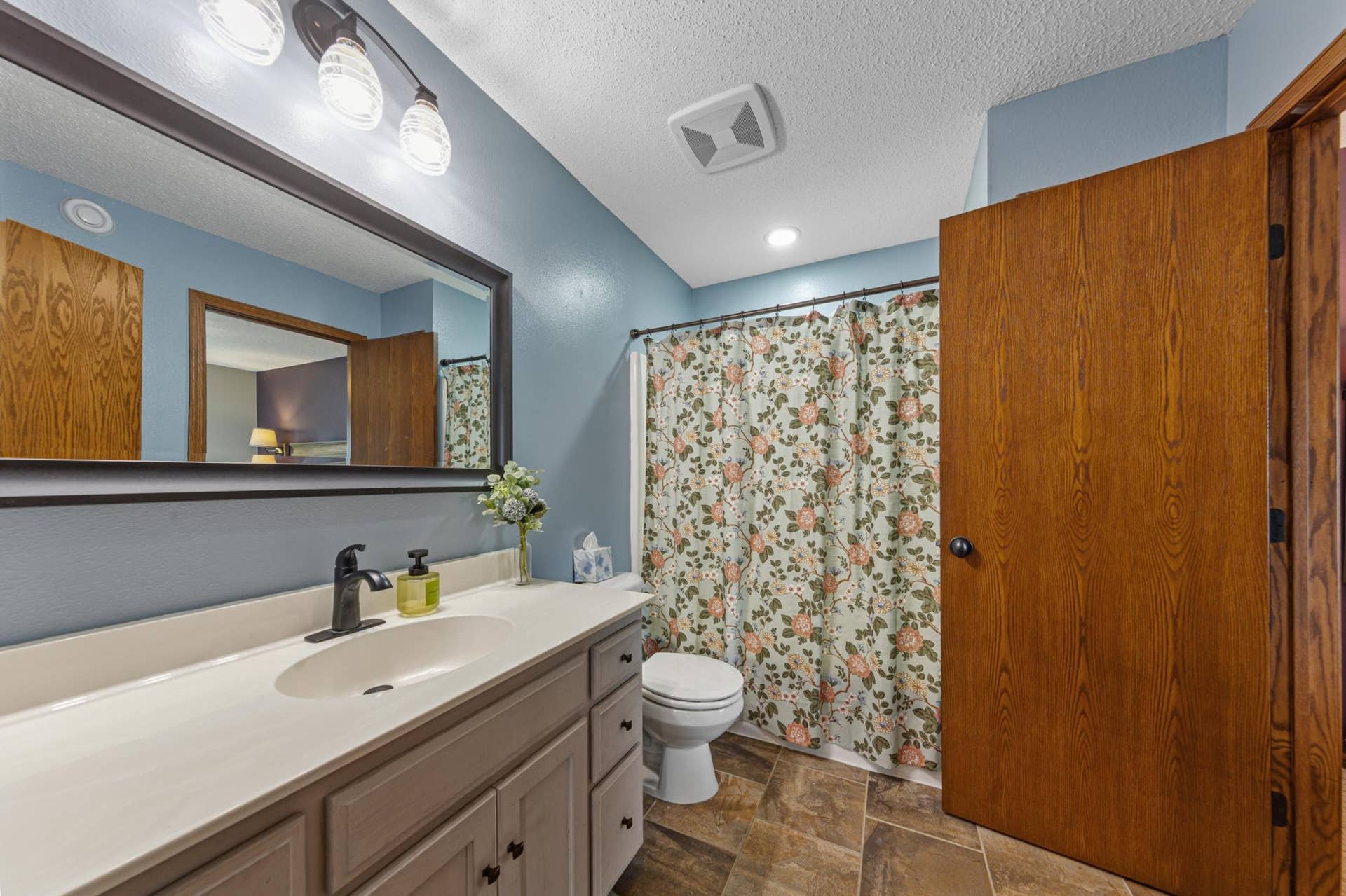 104 Kingsmill Court, Mankato, MN 56001 27 bathroom.jpg