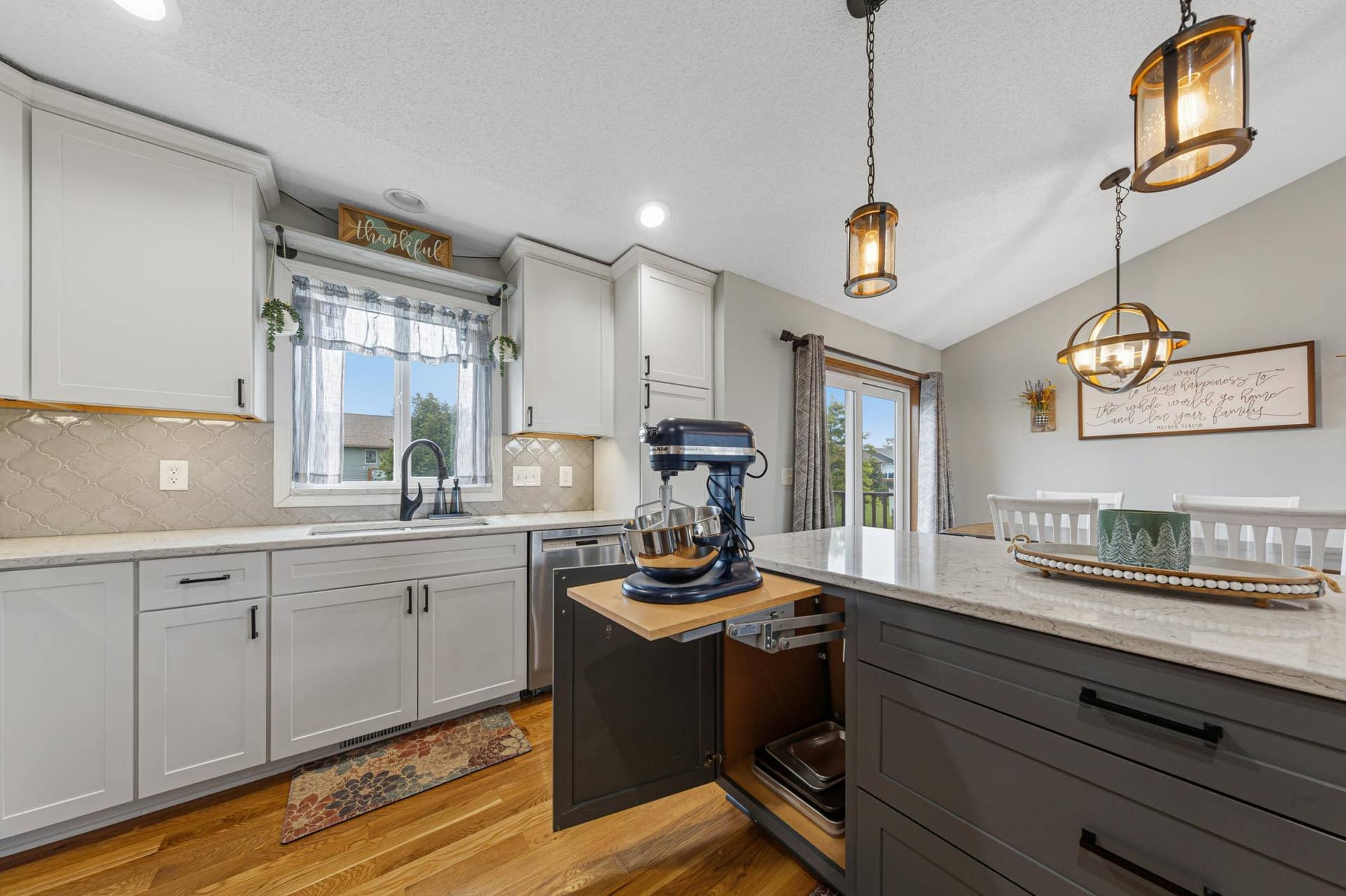 104 Kingsmill Court, Mankato, MN 56001 26 kitchen.jpg