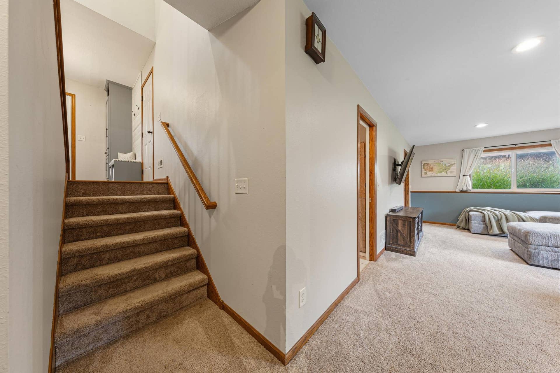 104 Kingsmill Court, Mankato, MN 56001 35 landing_lower.jpg
