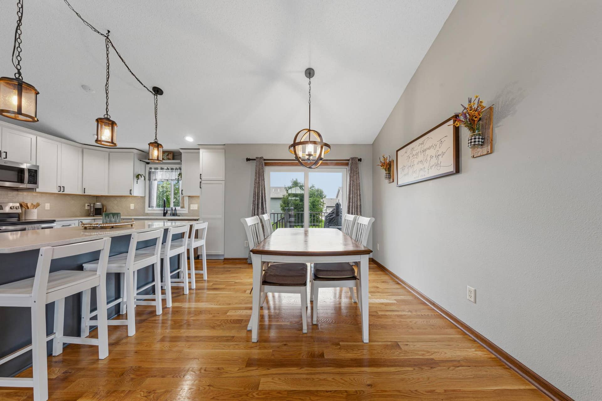 104 Kingsmill Court, Mankato, MN 56001 16 dining.jpg