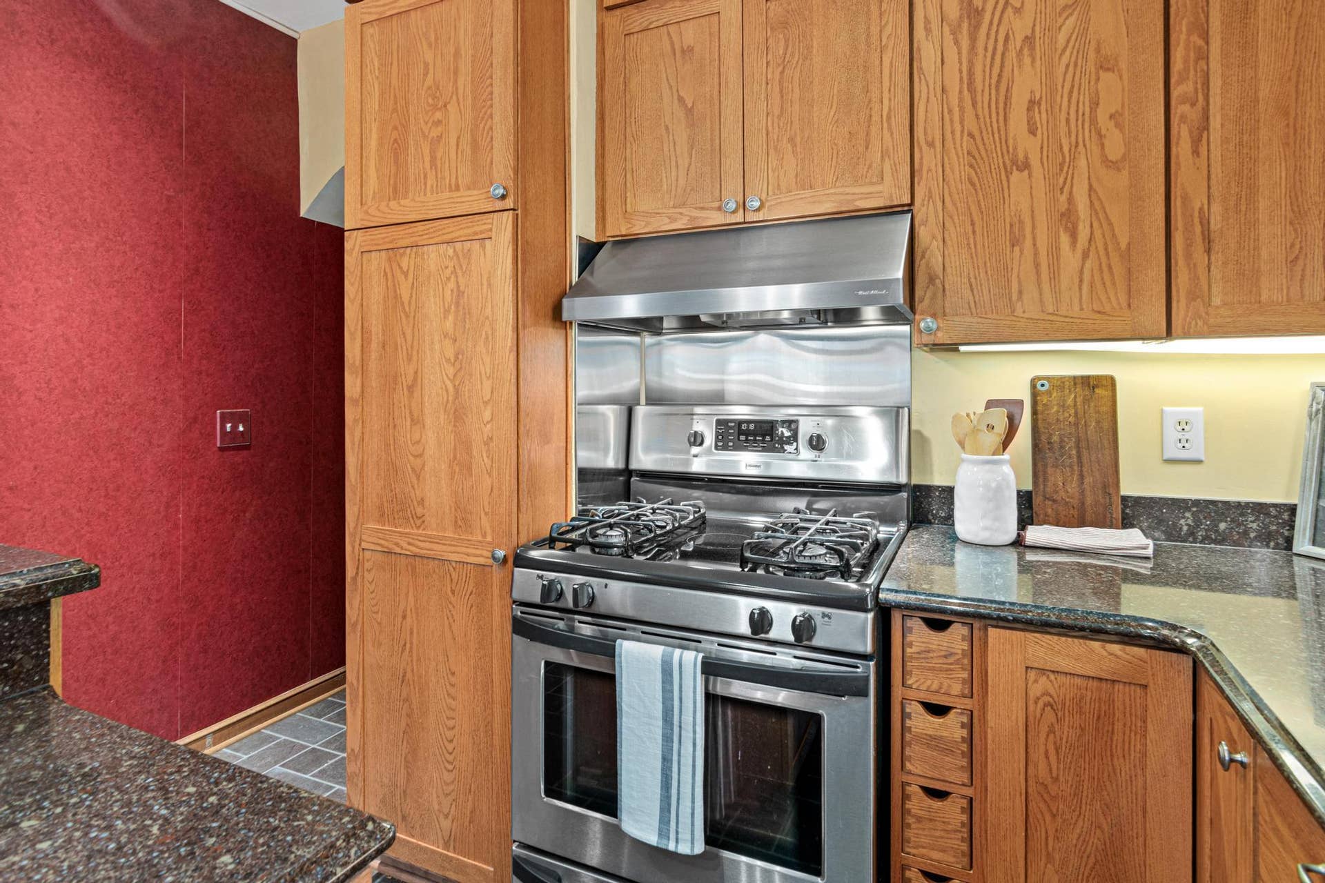 1603 Laurel Avenue, 96, Saint Paul, MN 55104 1603 Laurel Ave-15.jpg