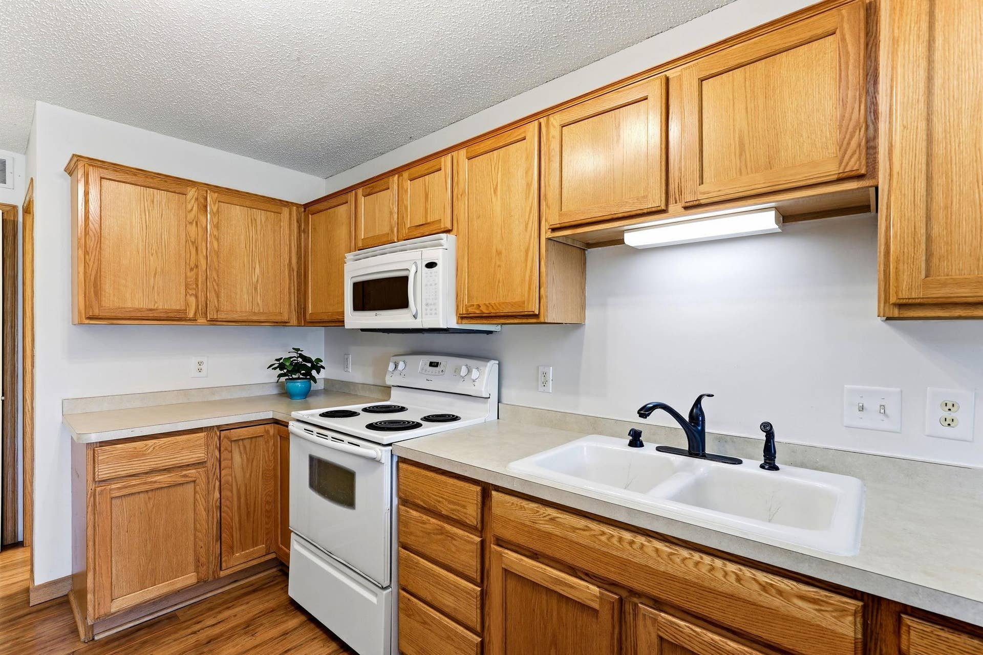 2481 Yellowstone Drive, #104, Hastings, MN 55033 2481 Yellowstone Drive, #104, Hastings, MN 55033