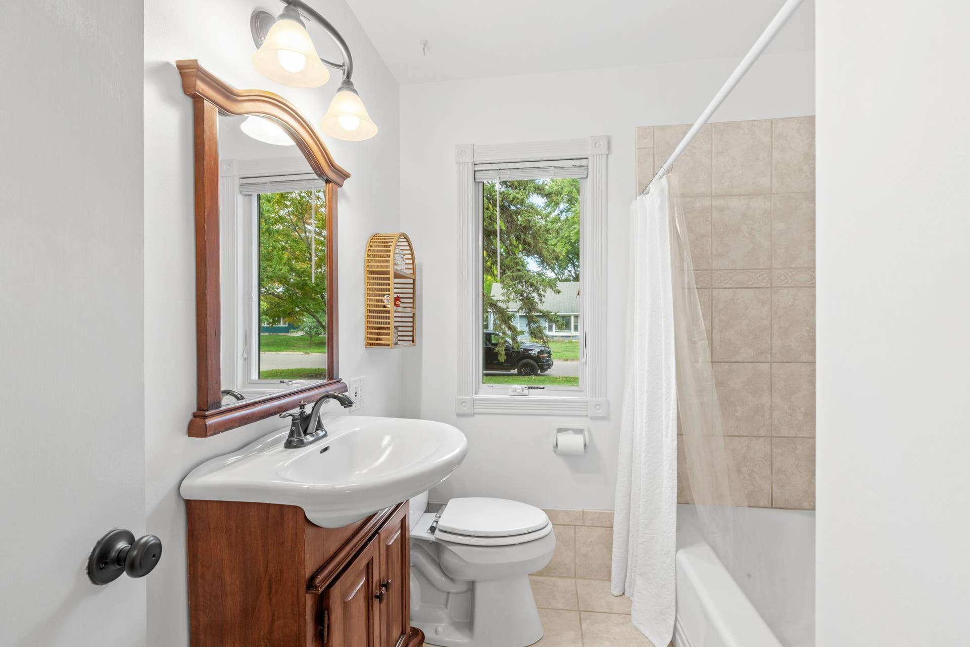 6920 Blaisdell Avenue, Richfield, MN 55423 Main Level Full Bathroom