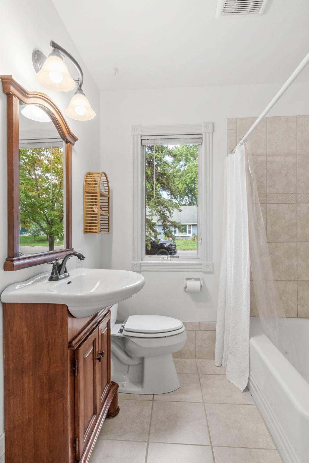 6920 Blaisdell Avenue, Richfield, MN 55423 Main Level Full Bathroom