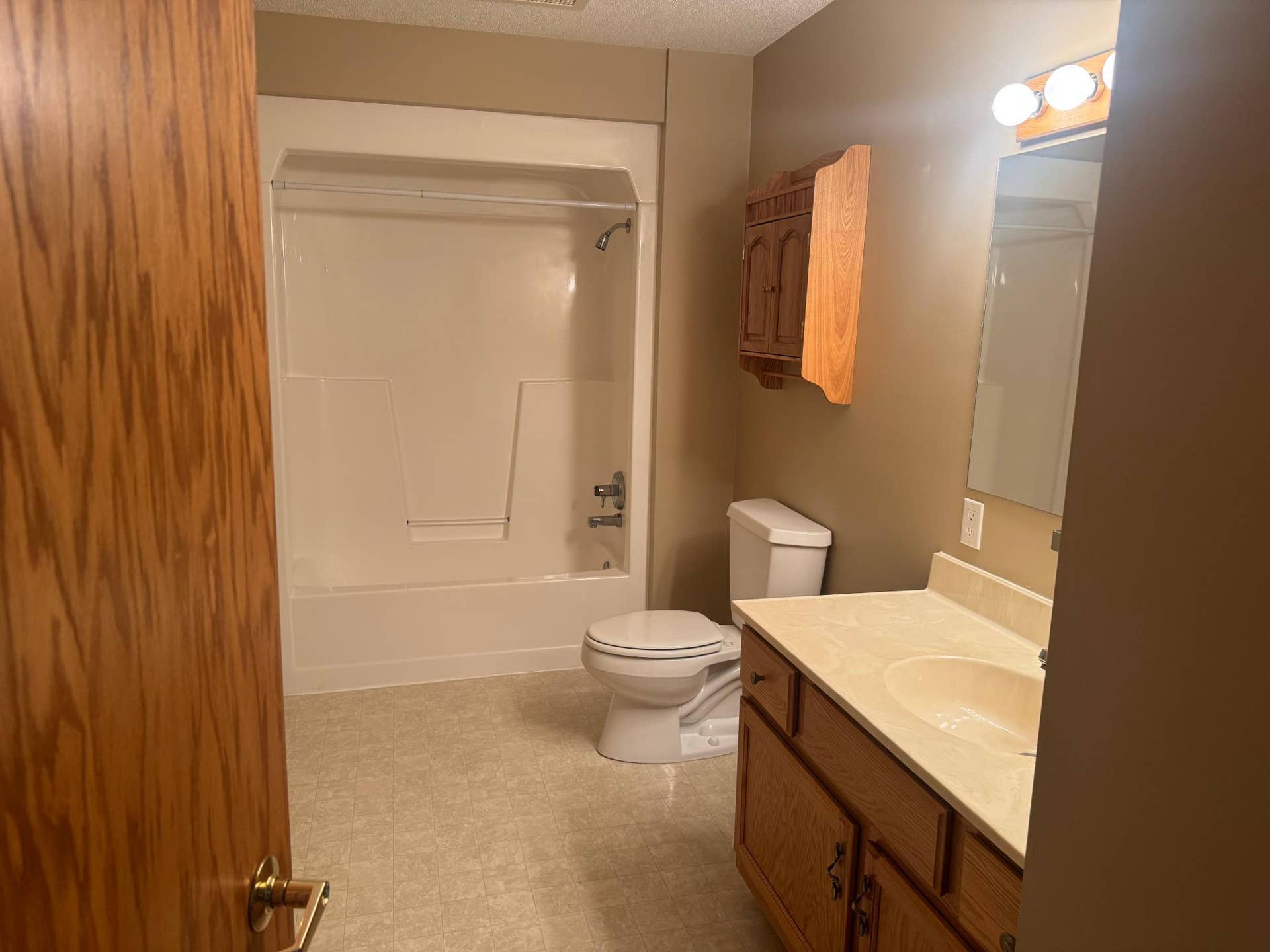 3113 Maple Leaf Court NW, Bemidji, MN 56601 Second Floor Bath Room