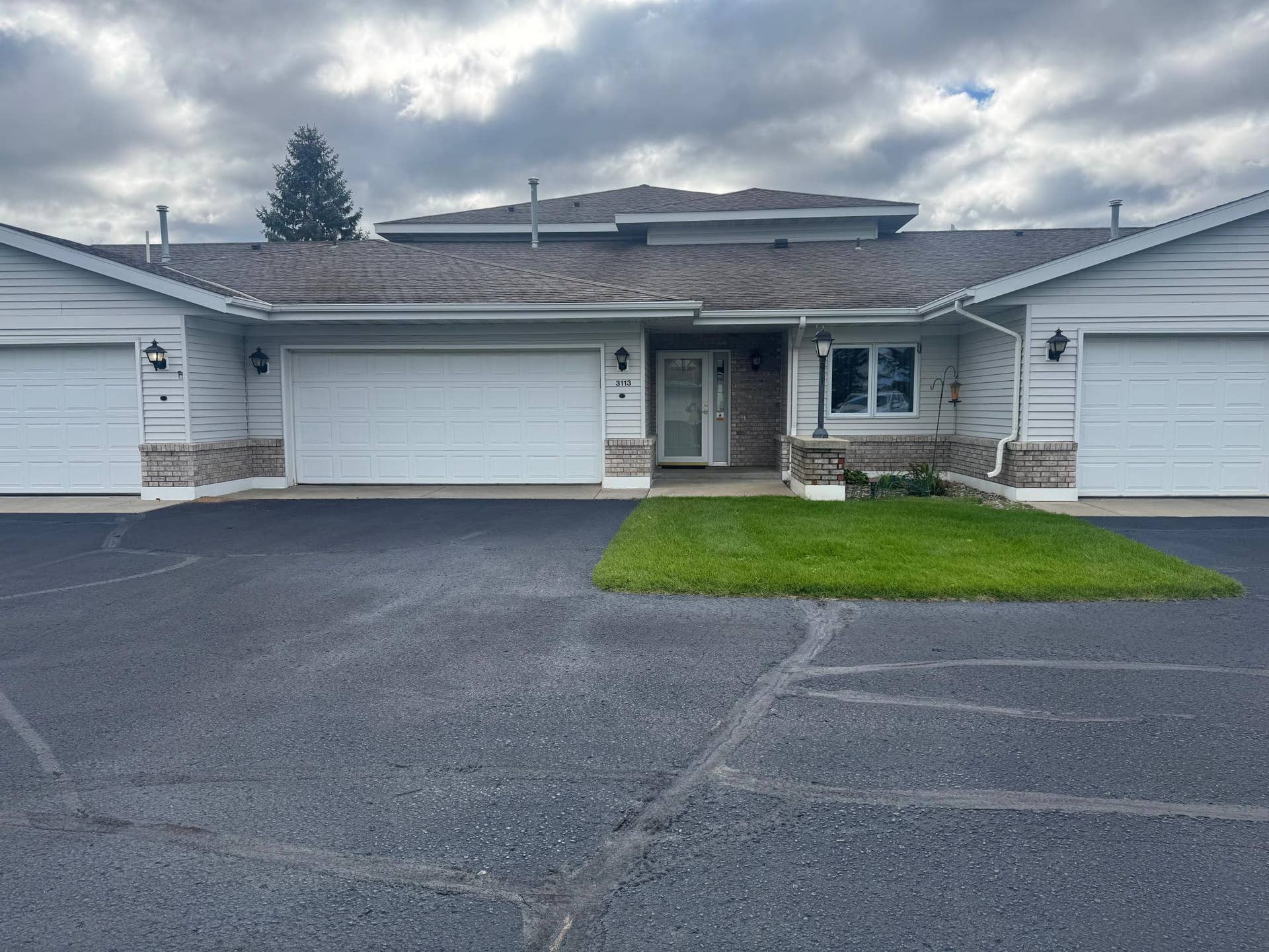 3113 Maple Leaf Court NW, Bemidji, MN 56601 Front