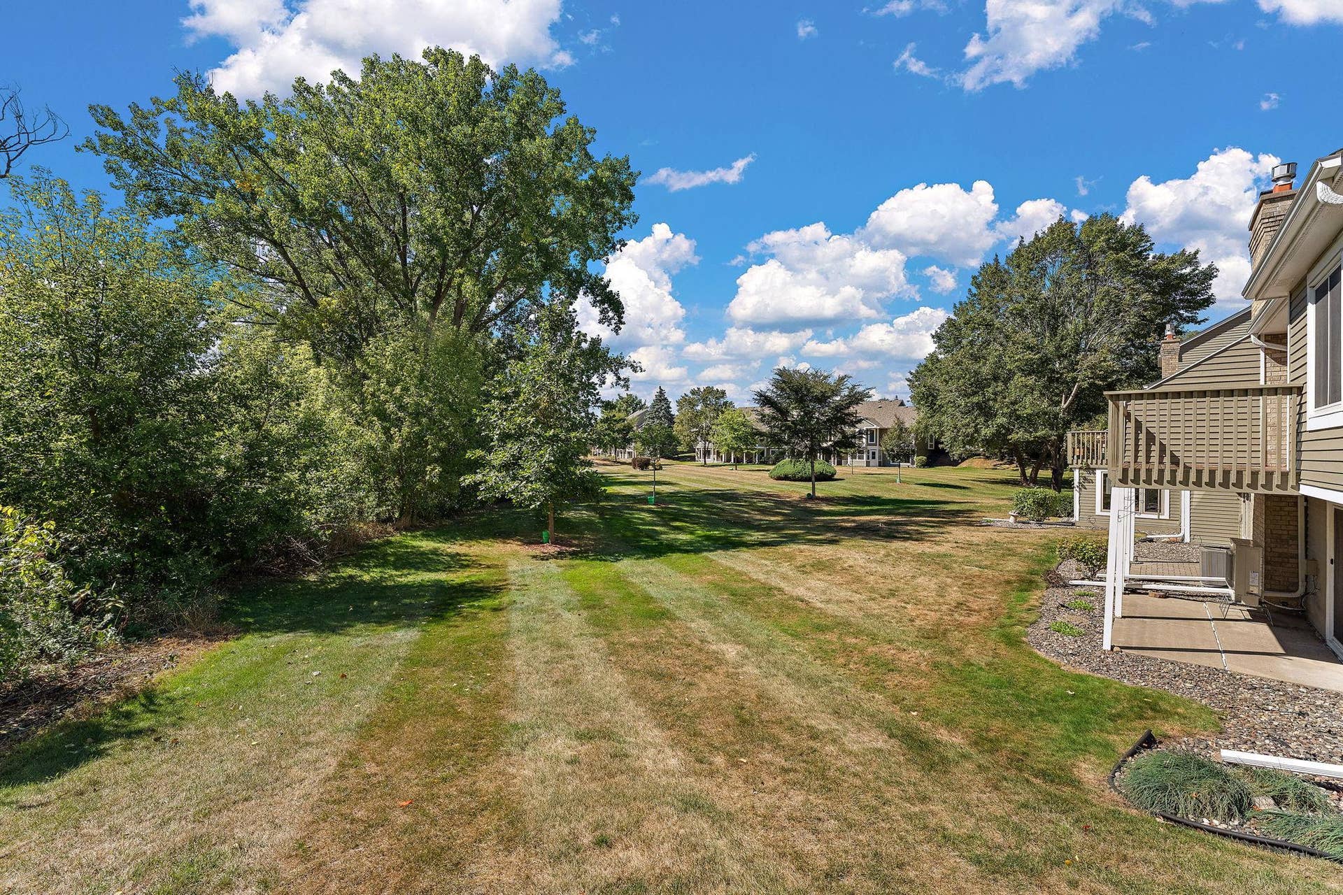 978 Winterberry Drive, Woodbury, MN 55125 A great space for pets and kids!