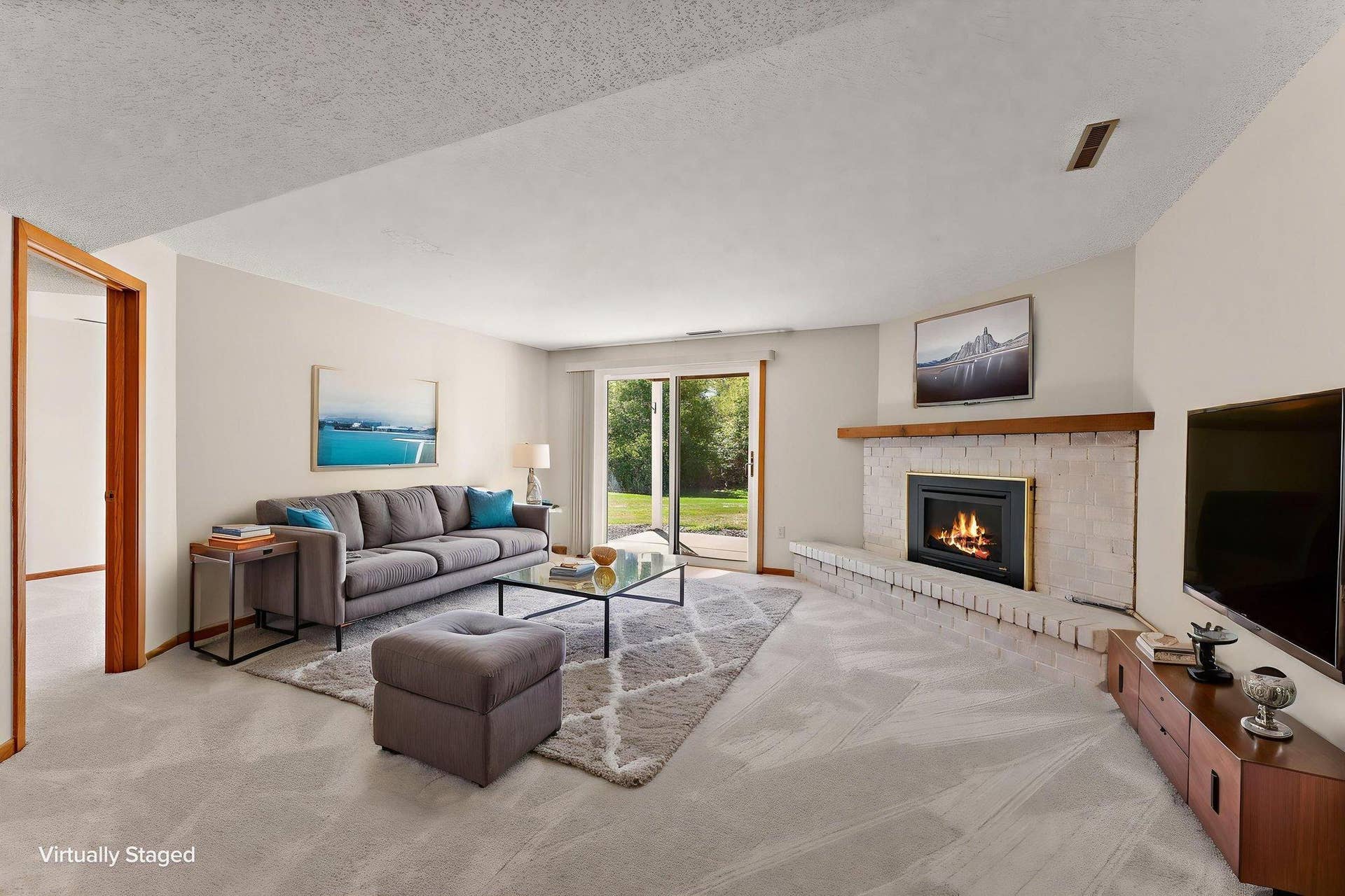 978 Winterberry Drive, Woodbury, MN 55125 Virtually staged family room