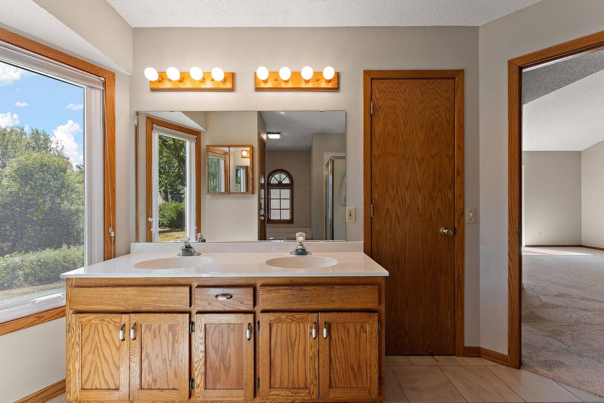 978 Winterberry Drive, Woodbury, MN 55125 Double sinks too!