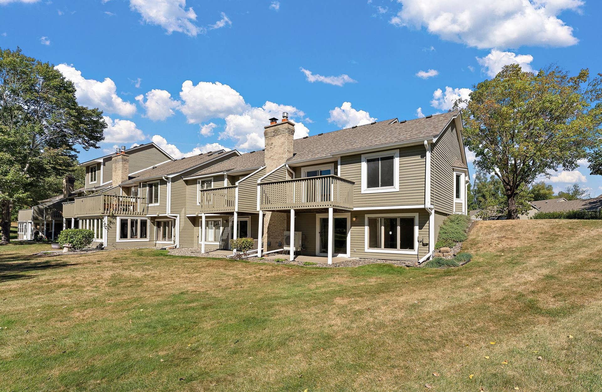 978 Winterberry Drive, Woodbury, MN 55125 Deck and walk out lower level to patio