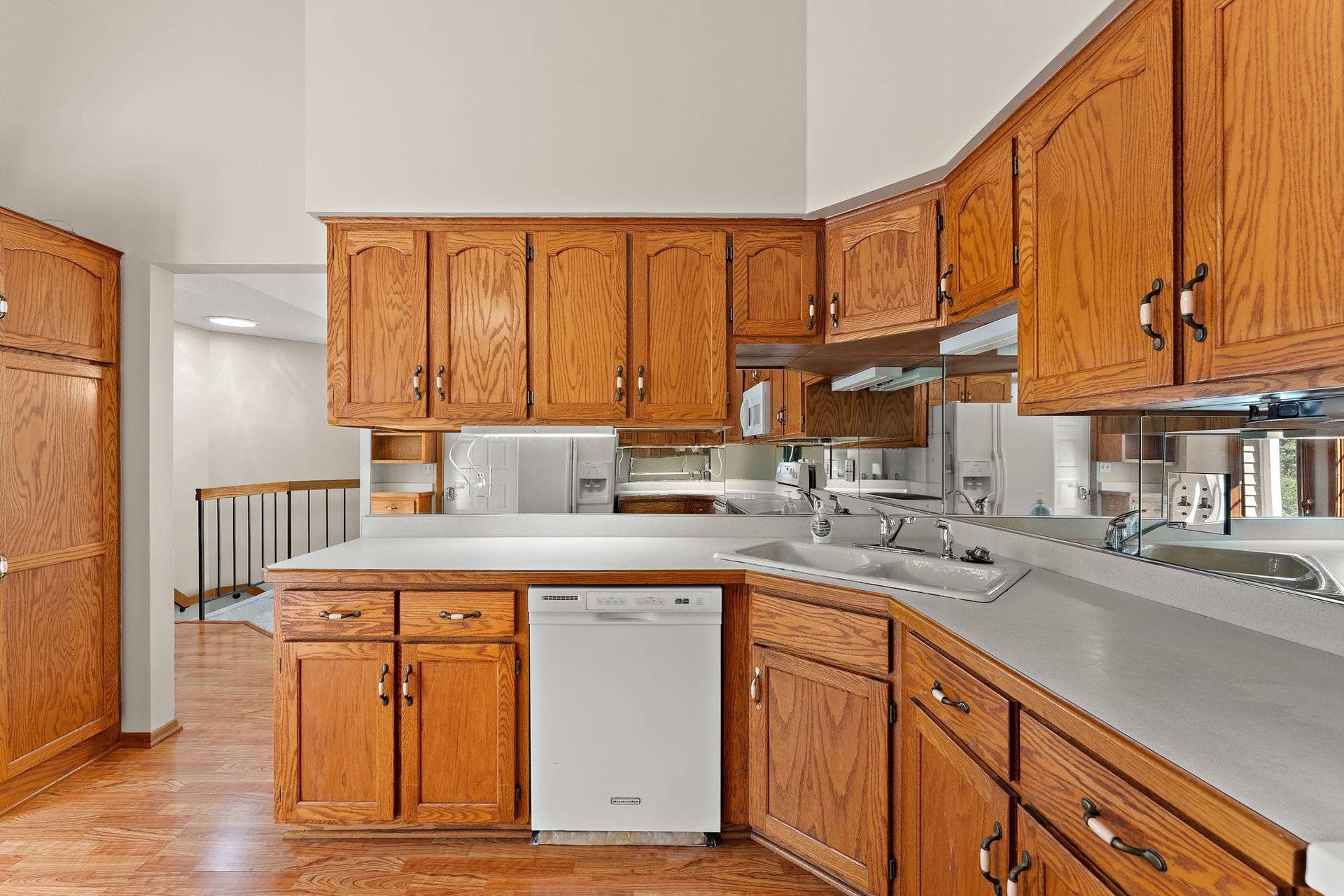 978 Winterberry Drive, Woodbury, MN 55125 New garbage disposal and faucet