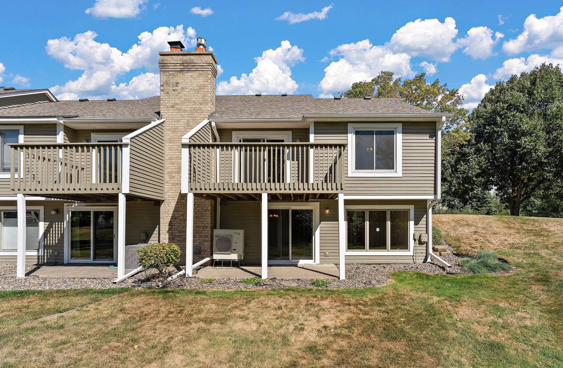 978 Winterberry Drive, Woodbury, MN 55125 Newer roof and siding~