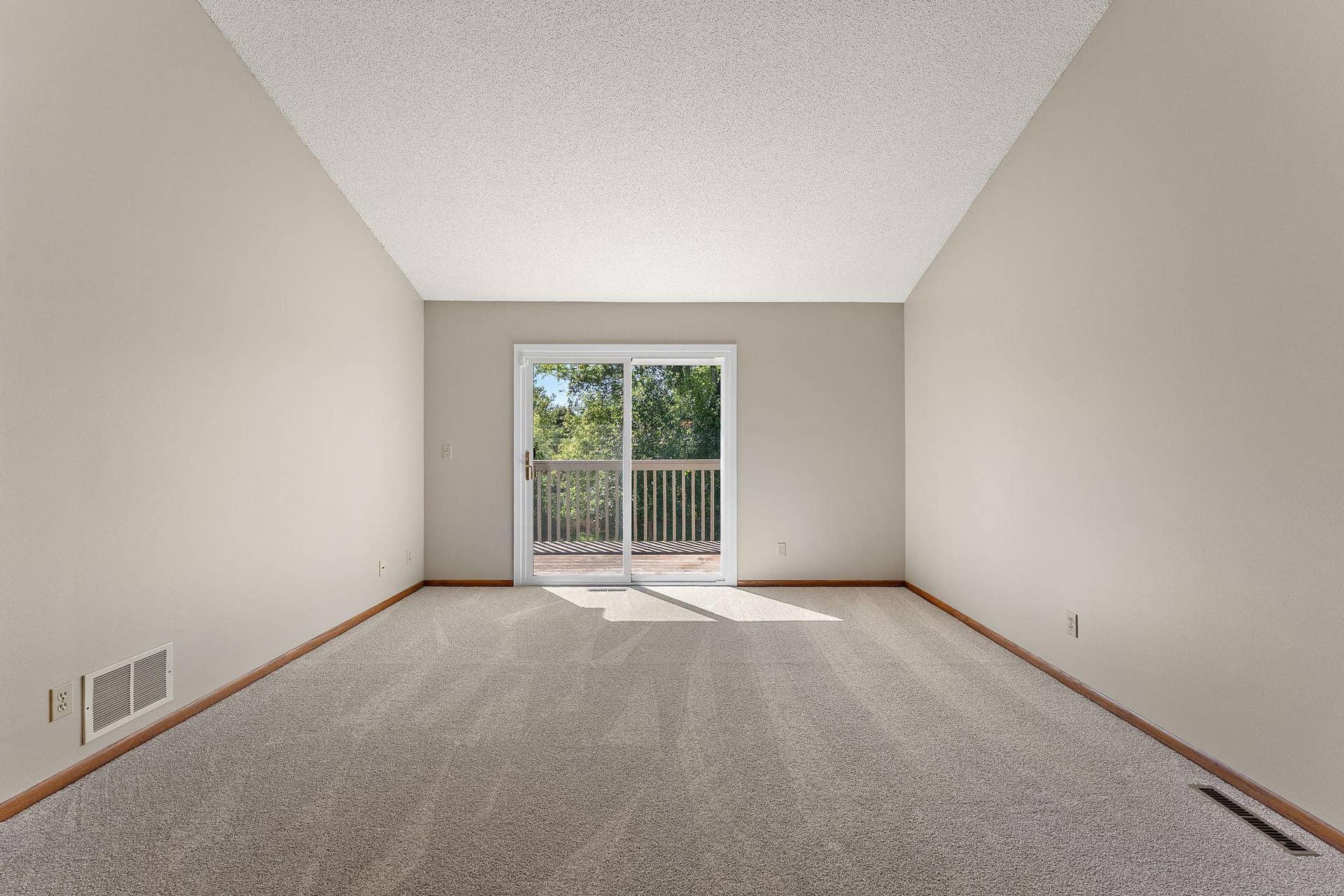 978 Winterberry Drive, Woodbury, MN 55125 Sliding door is newer too!