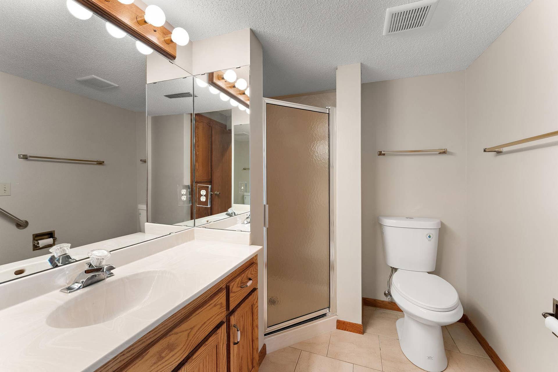 978 Winterberry Drive, Woodbury, MN 55125 Lower 3/4 bath with new toilet