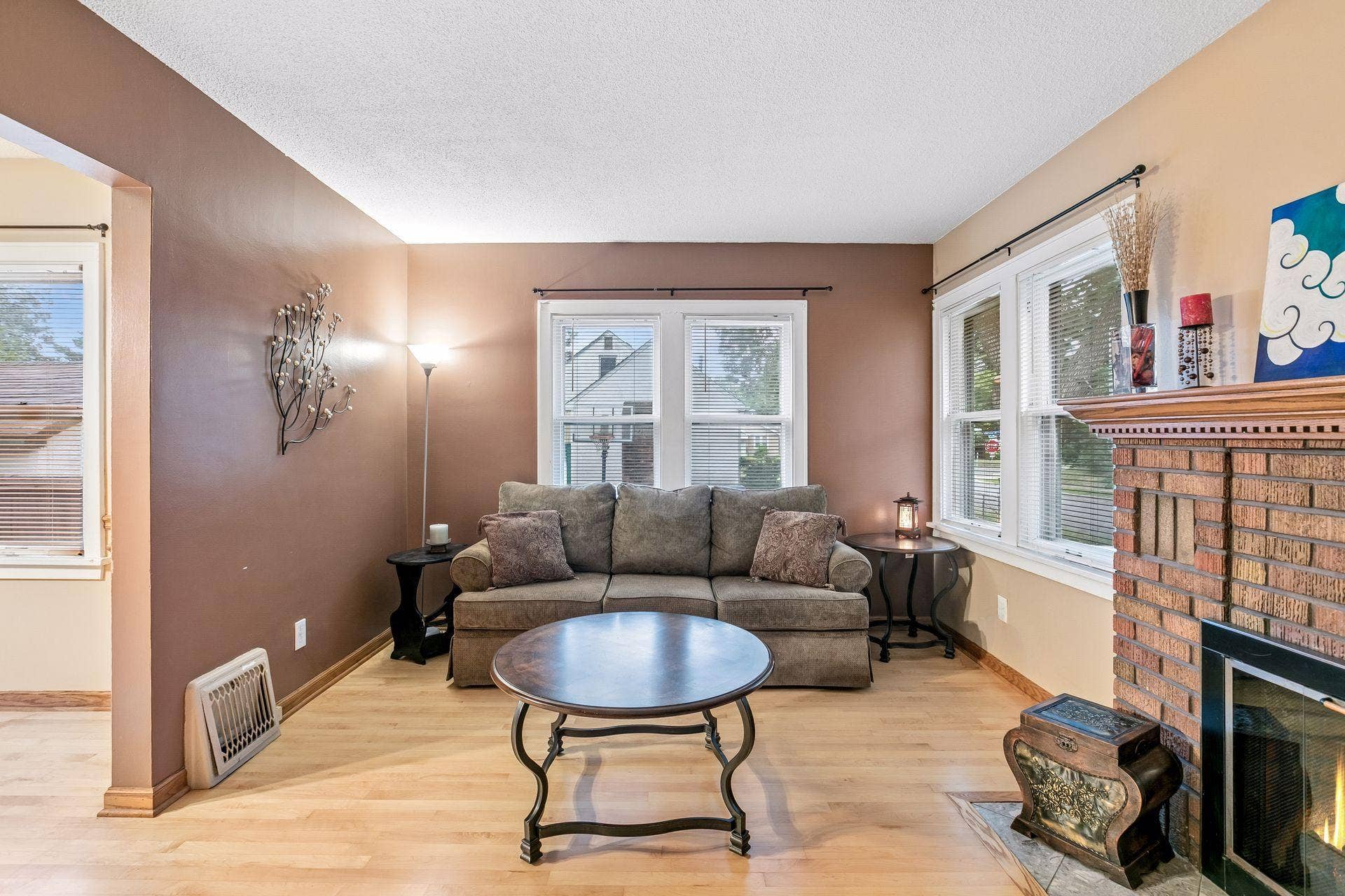 4412 Newton Avenue N, 81, Minneapolis, MN 55412 Lots of natural light
