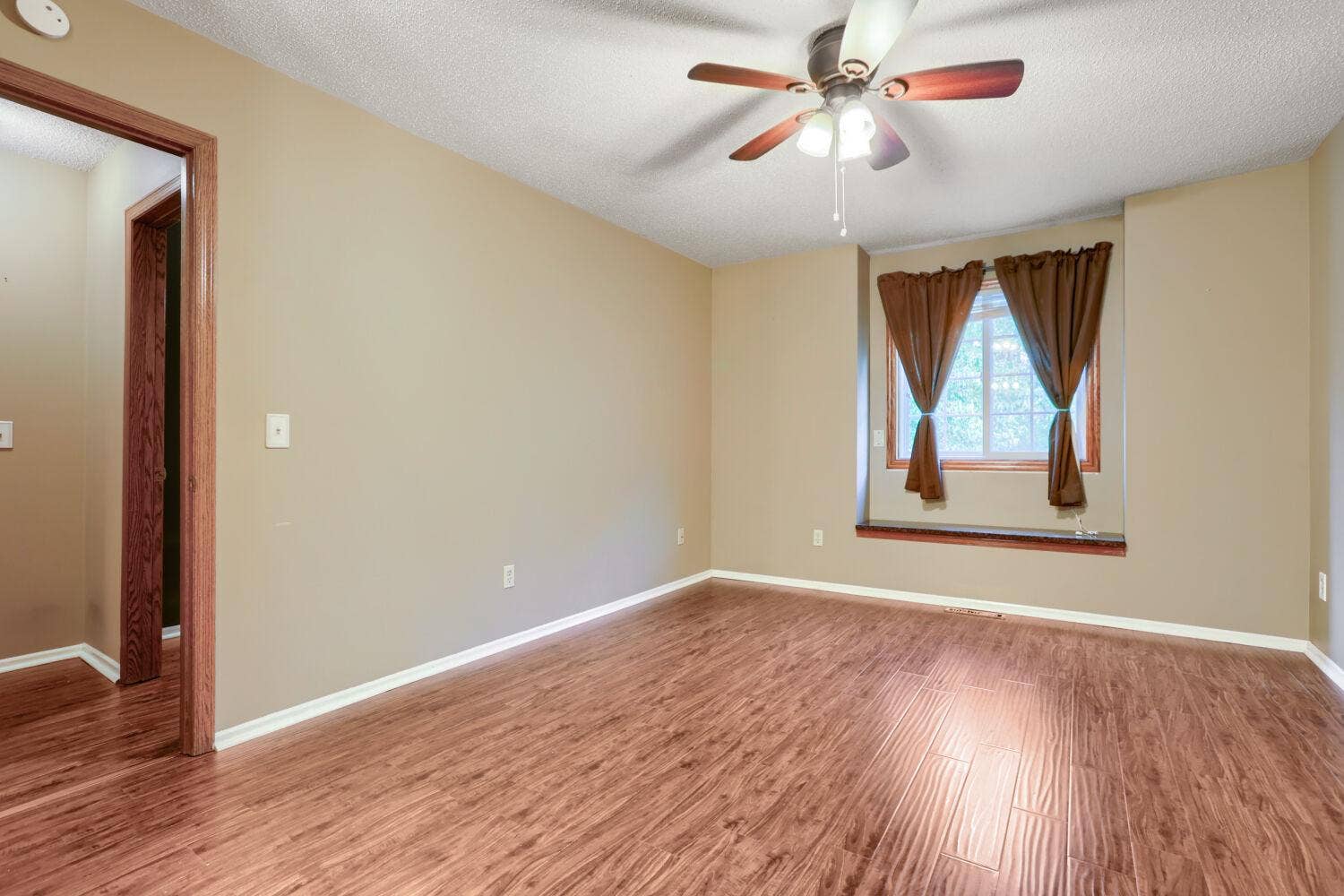 7026 19th Street N, #12, Oakdale, MN 55128 7026 19th St N 12 - Web Quality - 021 - 18 Primary Bedroom.jpg