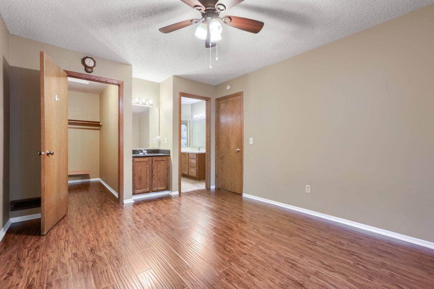 7026 19th Street N, #12, Oakdale, MN 55128 7026 19th St N 12 - Web Quality - 022 - 19 Primary Bedroom.jpg