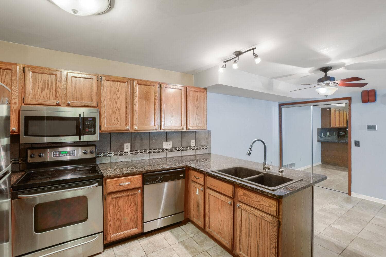 7026 19th Street N, #12, Oakdale, MN 55128 7026 19th St N 12 - Web Quality - 018 - 15 Kitchen.jpg