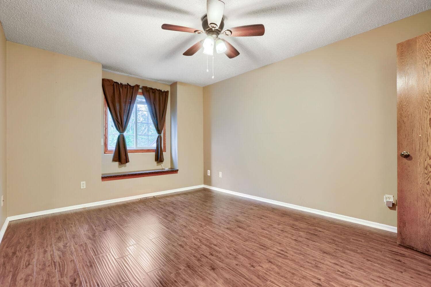 7026 19th Street N, #12, Oakdale, MN 55128 7026 19th St N 12 - Web Quality - 020 - 17 Primary Bedroom.jpg