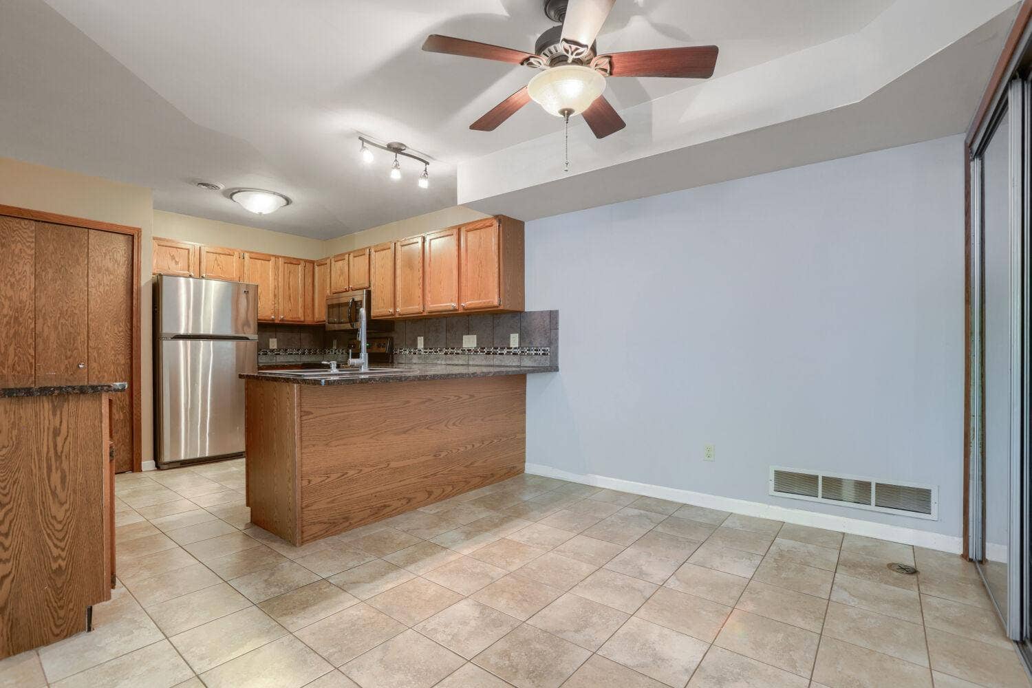 7026 19th Street N, #12, Oakdale, MN 55128 7026 19th St N 12 - Web Quality - 015 - 12 Kitchen.jpg