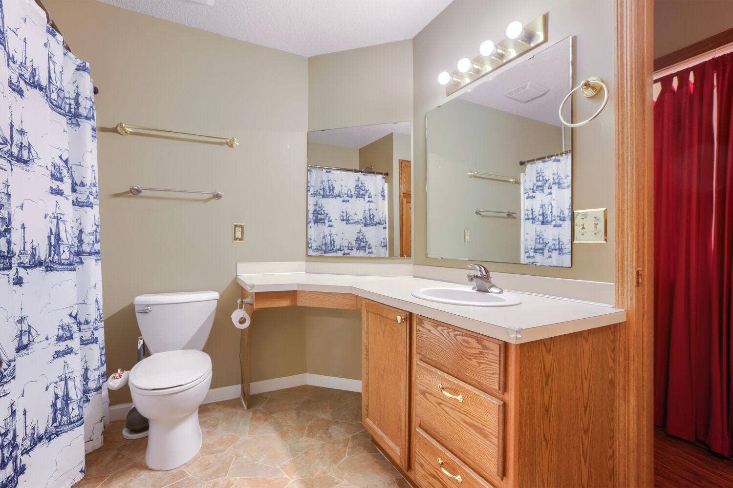 7026 19th Street N, #12, Oakdale, MN 55128 7026 19th St N 12 - Web Quality - 023 - 20 Primary Bathroom.jpg