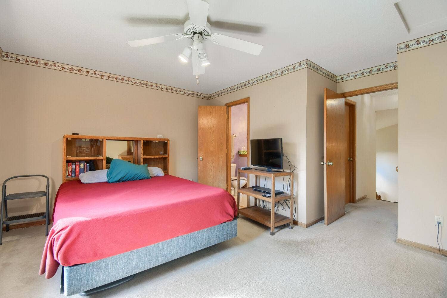 4670 Manor Drive, Eagan, MN 55123 4670 Manor Drive - Web Quality - 020 - 20 Primary Bedroom.jpg