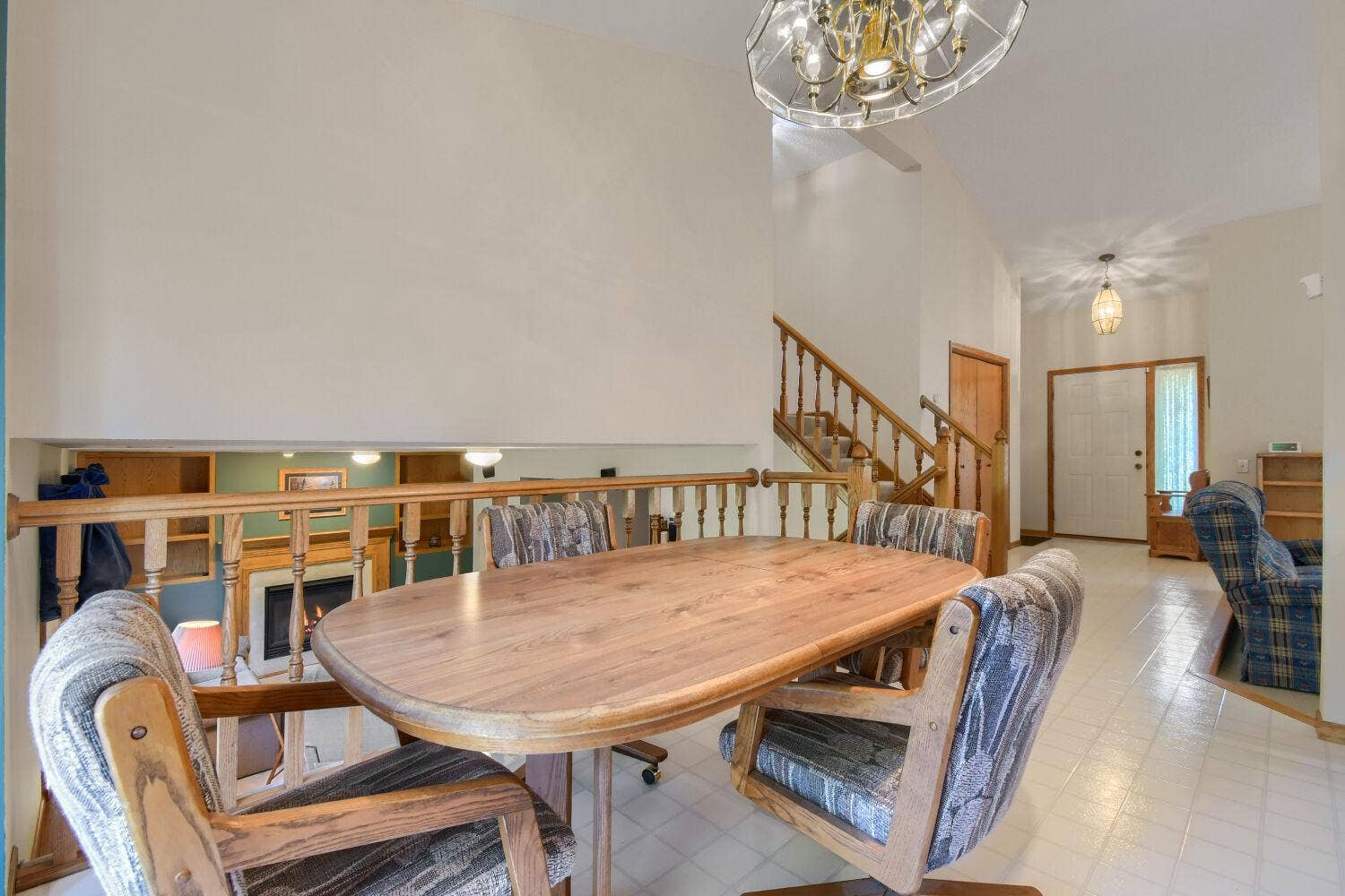 4670 Manor Drive, Eagan, MN 55123 4670 Manor Drive - Web Quality - 012 - 12 Breakfast Area.jpg