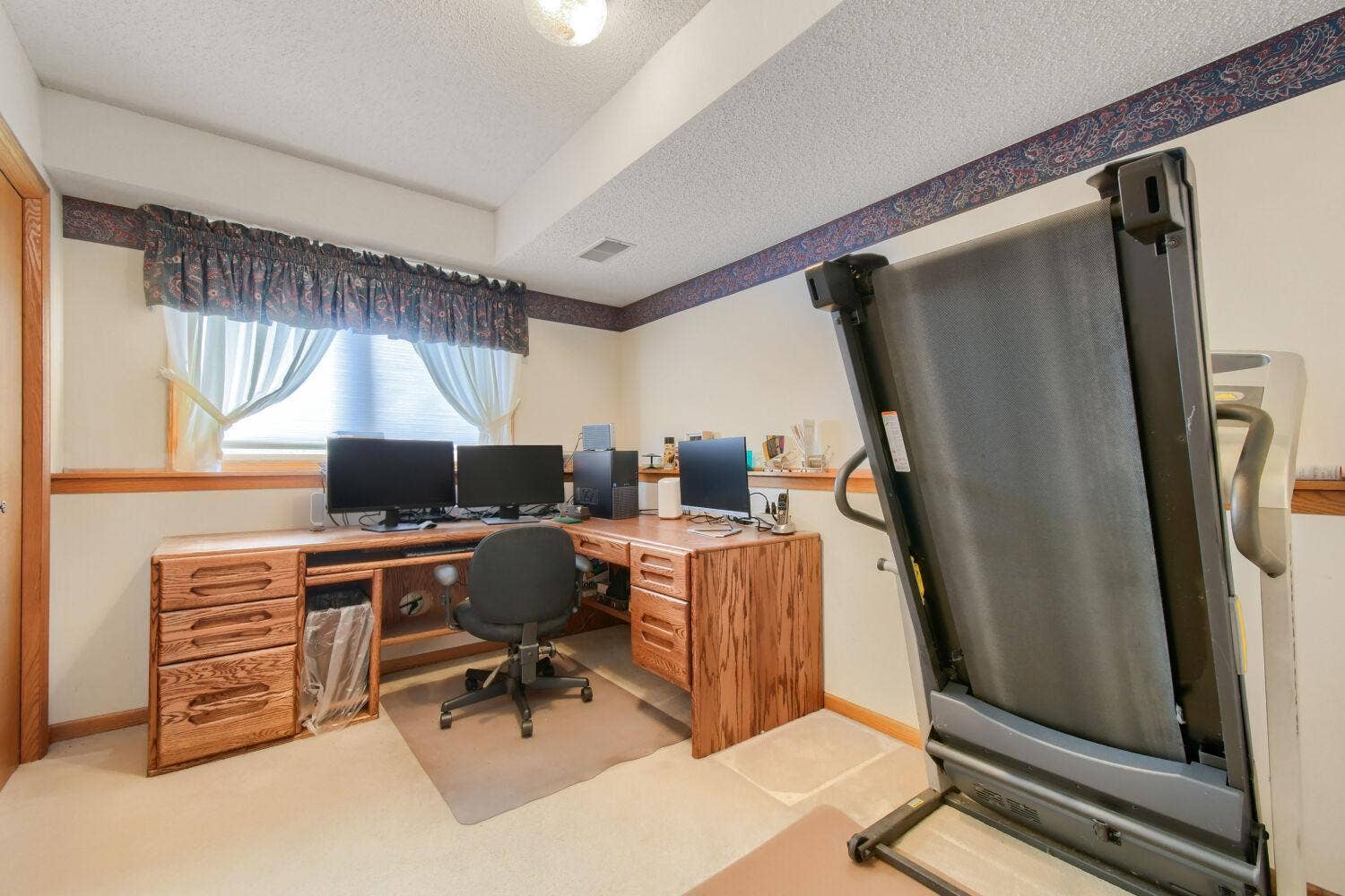 4670 Manor Drive, Eagan, MN 55123 4670 Manor Drive - Web Quality - 006 - 06 Office.jpg