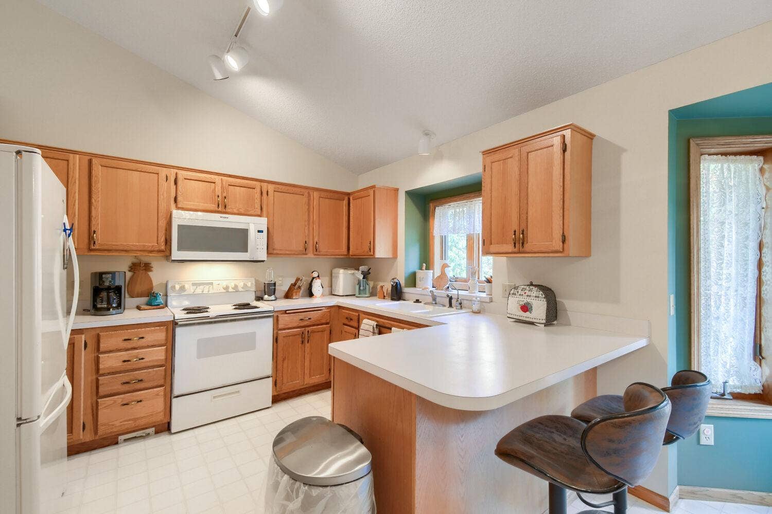 4670 Manor Drive, Eagan, MN 55123 4670 Manor Drive - Web Quality - 007 - 07 Kitchen.jpg