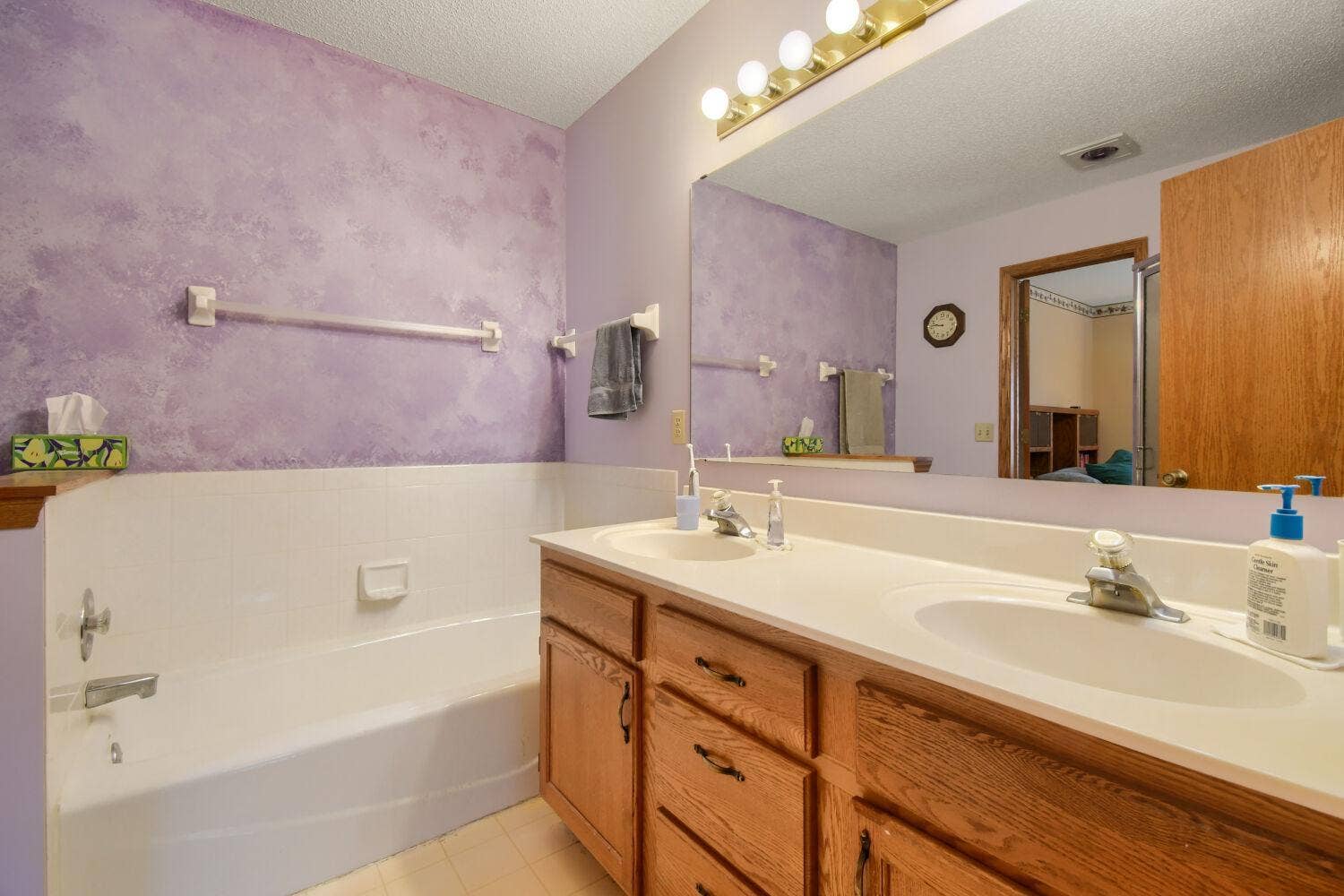 4670 Manor Drive, Eagan, MN 55123 4670 Manor Drive - Web Quality - 021 - 21 Primary Bathroom.jpg