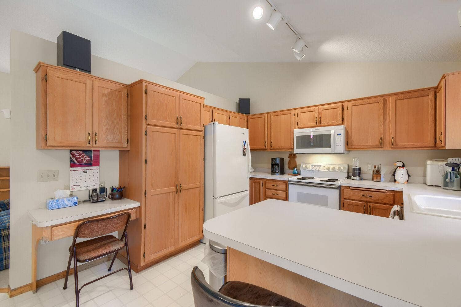 4670 Manor Drive, Eagan, MN 55123 4670 Manor Drive - Web Quality - 008 - 08 Kitchen.jpg