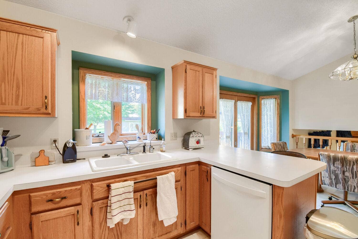4670 Manor Drive, Eagan, MN 55123 4670 Manor Drive - Web Quality - 009 - 09 Kitchen.jpg