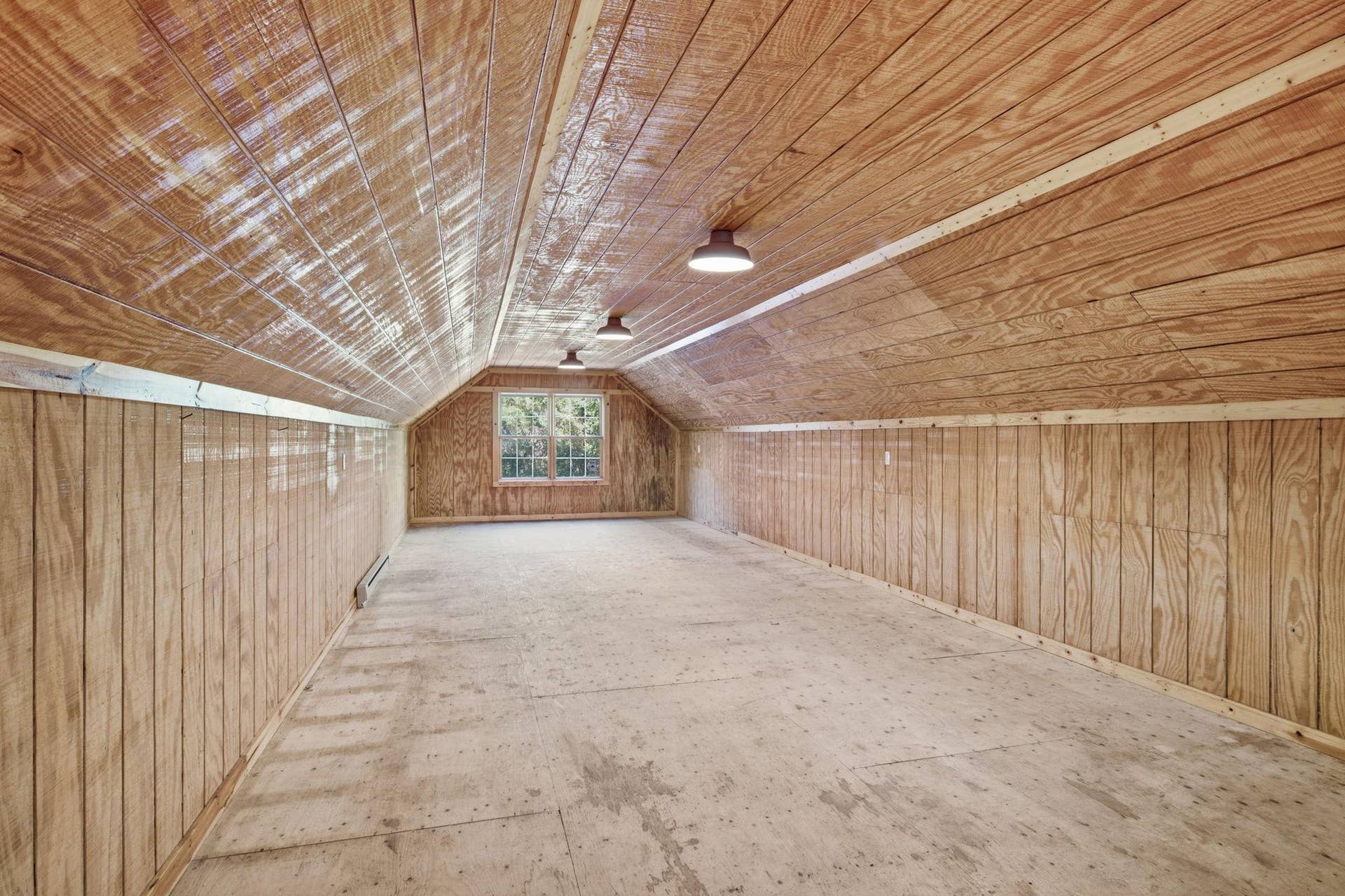 5994 425th St - 720 Square Feet of Bonus Room Above This Garage