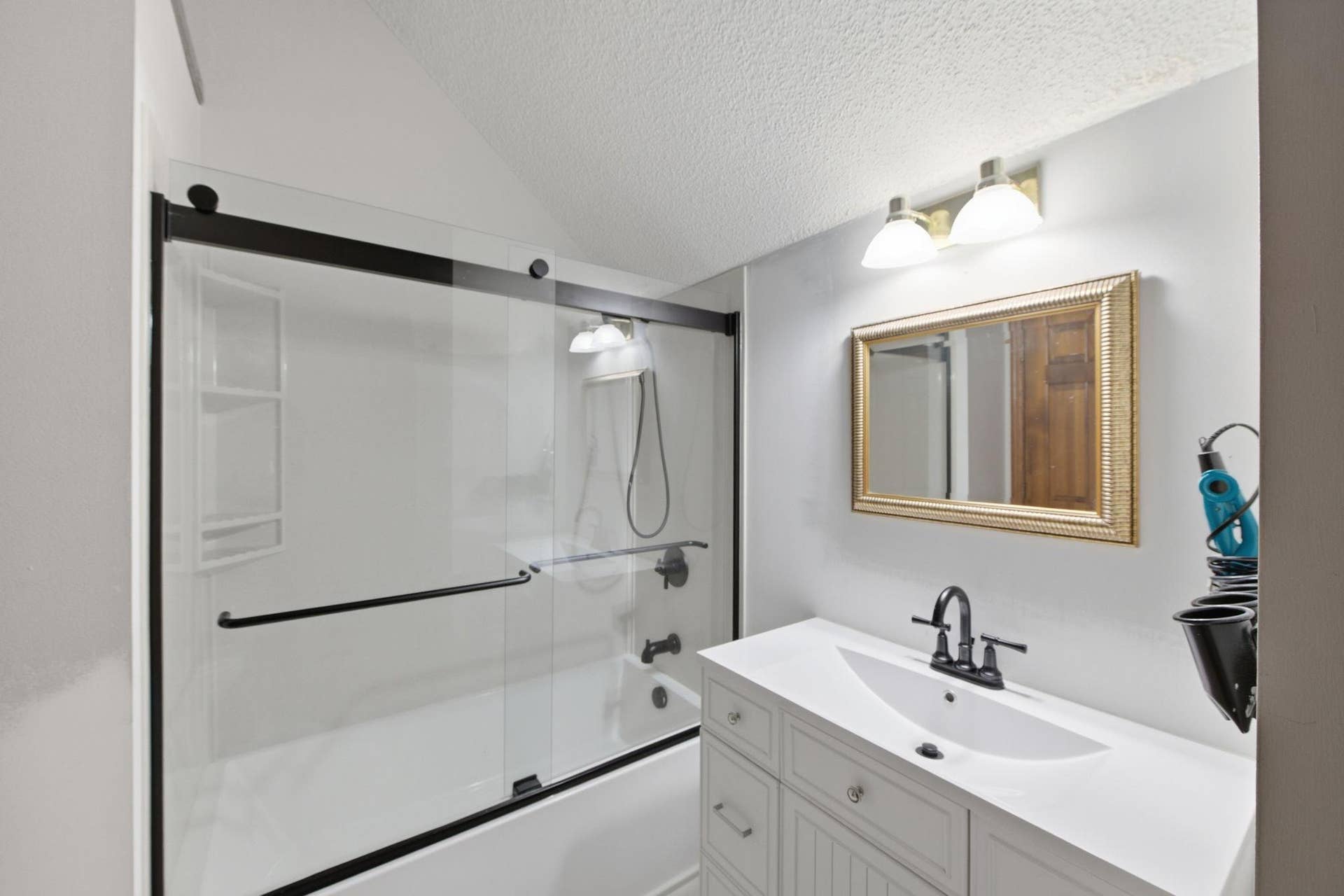 5994 425th St - Upper Level Full Bathroom with New Shower/Tub, Cabinets/Countertop, & Toilet