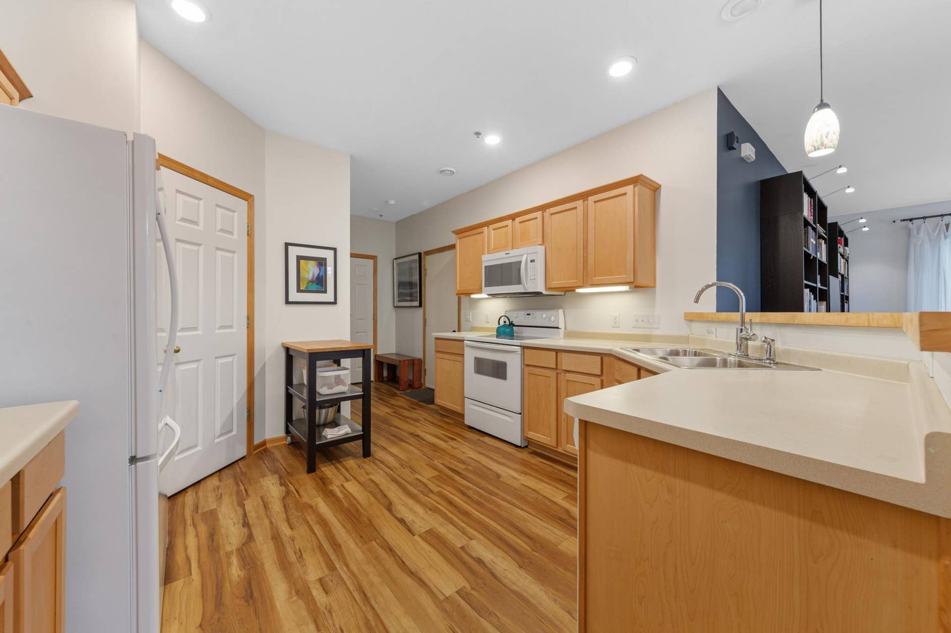 738 Maple Hills Drive, #J, Maplewood, MN 55117 15_13 kitchen.jpg