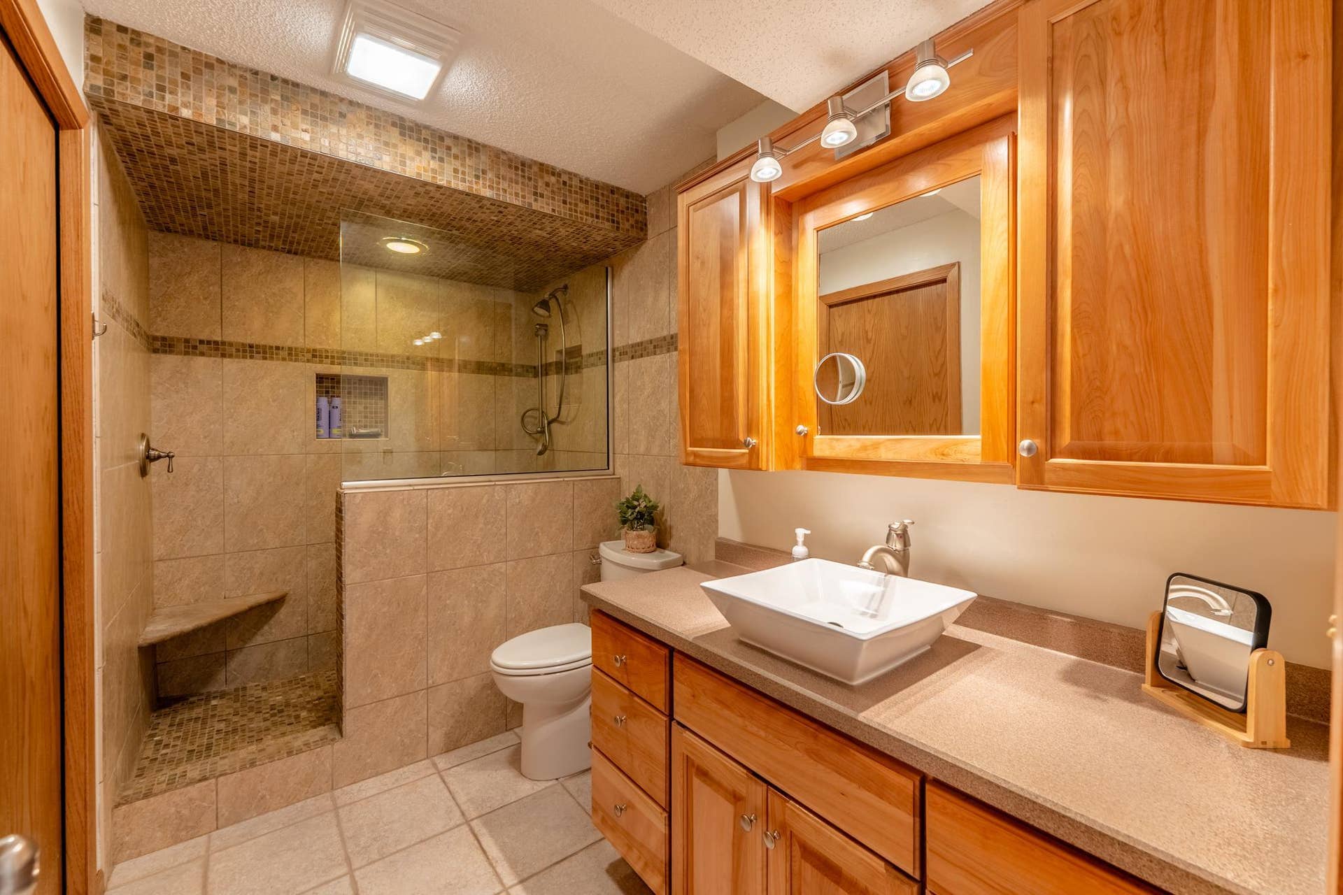 14250 55th Street N, Stillwater, MN 55082 Primary walk thru bathroom.